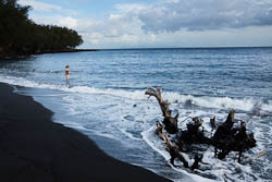 Vanuatu - Ambrym - Marum - plage de sable noire
